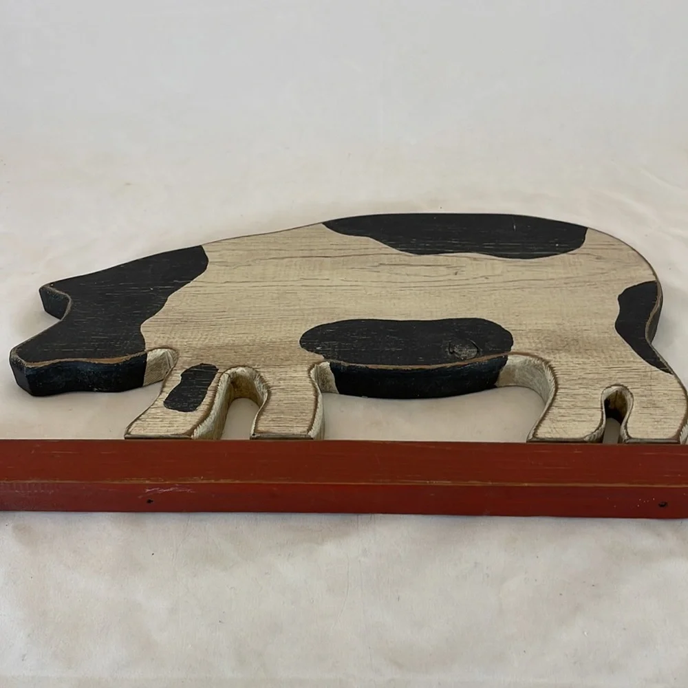 Farmhouse Style Wood Handpainted Pig and Arrow Farmhouse Decor - Picture 5 of 5